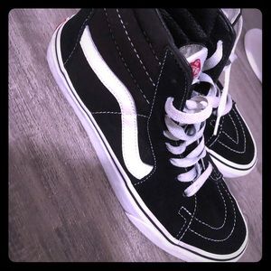 Vans Sk8 Hi Skate Shoe - Black / White